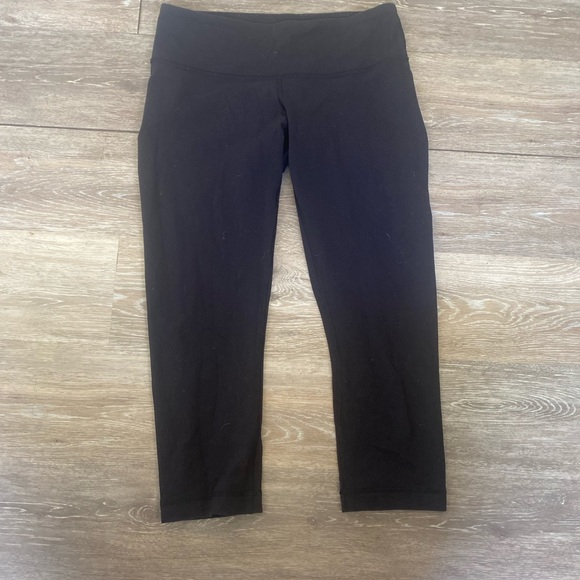 Lululemon Wunder Under Crop Mid rise size 6 - Picture 2 of 6